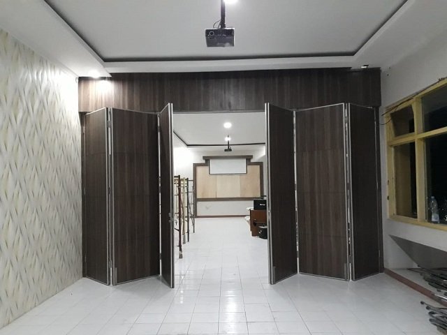 pintu partisi lipat