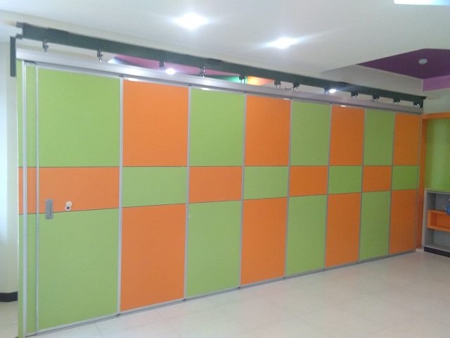 pintu lipat penyekat ruangan