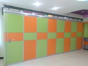 pintu lipat penyekat ruangan